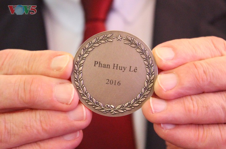 Phan Huy Lê décoré par l’Académie des inscriptions et des belles lettres  - ảnh 4